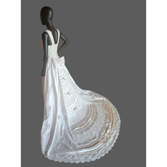 Vintage 2-Tone Square Neck Renaissance Waist Wedding Gown - Michelangelo - Picture 8 of 16